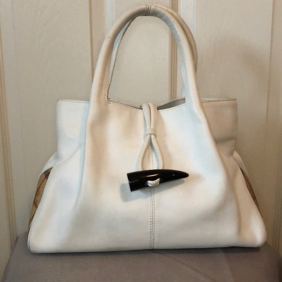 burberry purse white